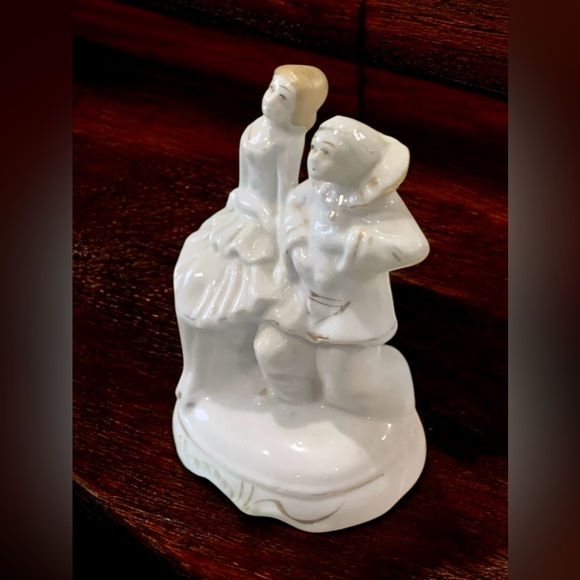 Vintage Porcelain Victorian Courting Couple Figurine Made In Japan - Picture 4 of 7